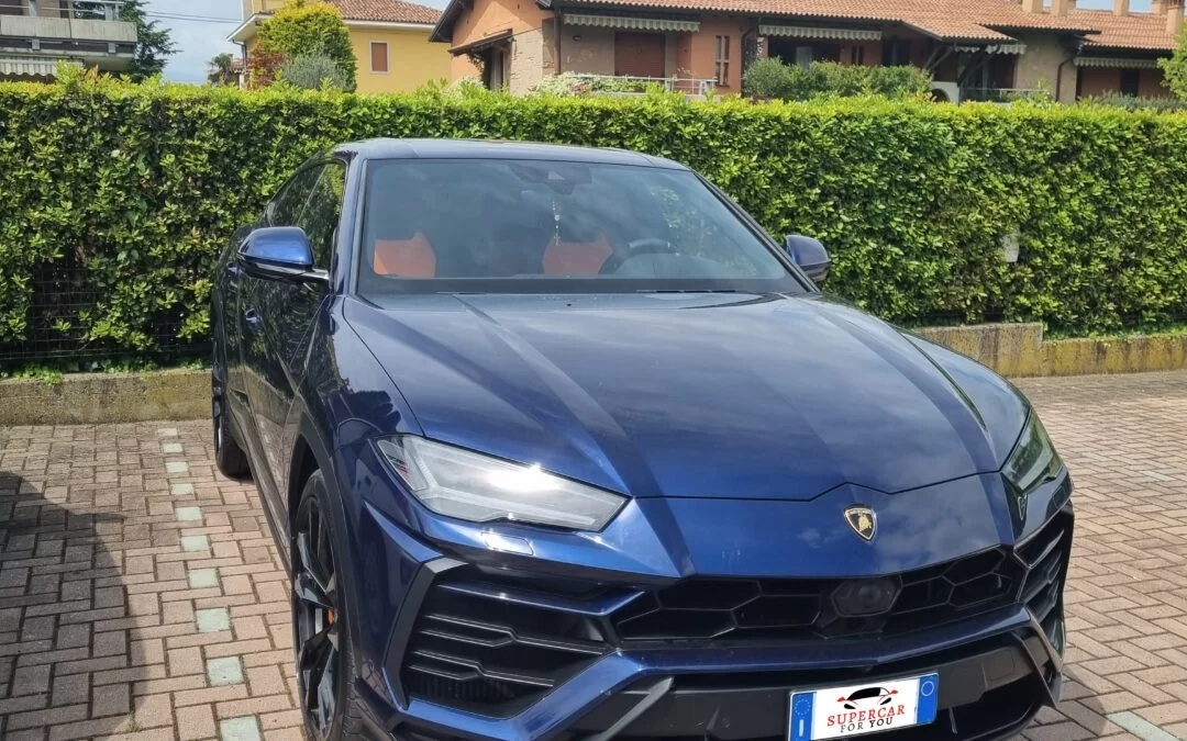 Lamborghini Urus blu