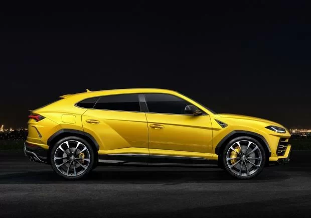 Lamborghini Urus gialla